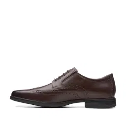 Clarks Men's Howard Wing Brown Brogue Shoes image 3