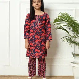 READIPRINT Three Fourth Sleeves Lace Detailed Floral Printed Ethnic Kurta With Pant - Navy Blue-picture-13