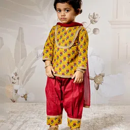 Vastramay Cotton Woven Three Fourth Sleeves Floral Printed Kurta Patiala With Dupatta Set - Mustard-picture-15