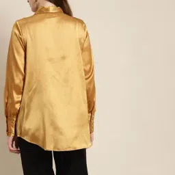 Qurvii Gold Regular Fit Top image 2