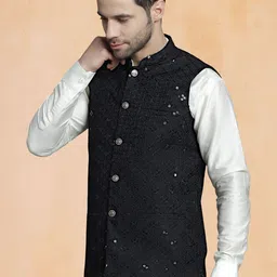 Jompers Men Embroidered Mandarin Collar Nehru Jacket image 4