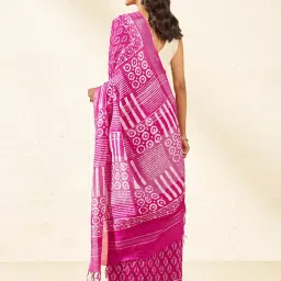 Taneira Pink Printed Saree With Unstiched Blouse image 2