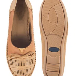 Shoetopia Bow Applique Detailed Ballerinas - Beige image 5