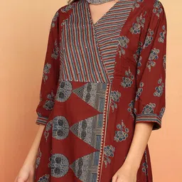 Vbuyz Women Floral Printed Cotton Kurta with Trousers & Dupatta image 2
