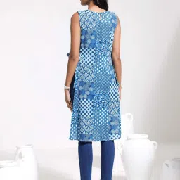 VASTRAMAY Blue Printed Straight Kurta image 2