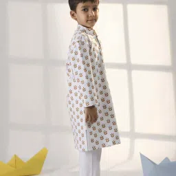 VASTRAMAY Boys White Cotton Printed Full Sleeves Kurta image 2