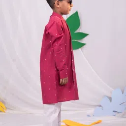 VASTRAMAY Boys Pink & White Cotton Self Full Sleeves Kurta Sets image 2