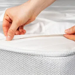 Stoa Paris White 300 TC Polyester Double Fitted Sheet with 2 Pillow Covers image 2