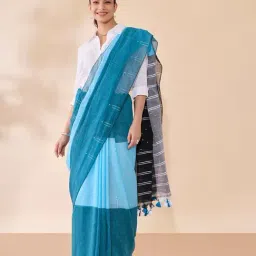 Taneira Blue Colourblocked Saree With Unstitched Blouse-picture-7