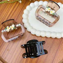 Radhya Accessories Women Set of 3 Claw Clip image 4