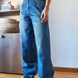 BIANCO LUCCI Women Cotton Regular Fit Mid-Rise Light Fade Regular Fit Jeans image 4