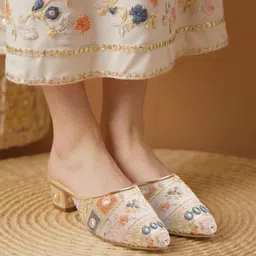 Kneetoes Women Fusion Embroidered Light-Pink Block Heel Mules-image-45