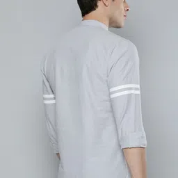 the indian garage co. Men Solid Pure Cotton Straight Kurta image 4