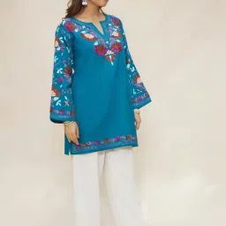 House of Kari Woolen Cashmilon Short Kurta in Green Fuchsia image 3