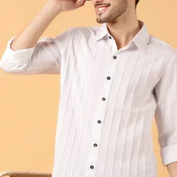 Kotty Men Relaxed Spread Collar Textured Cotton Casual Shirt image 2