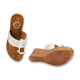 Melange by Lifestyle Women's White Toe Ring Wedges image 3