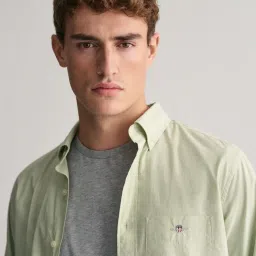 GANT Solid Spread Collar Regular Fit Shirt image 3