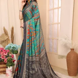 FABMORA Green & Grey Printed Saree With Unstitched Blouse image 3