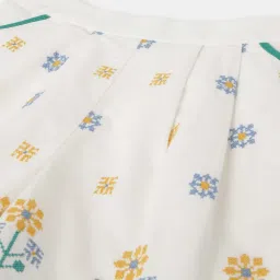 Blue Giraffe Kids White Cotton Embroidered Shorts image 3