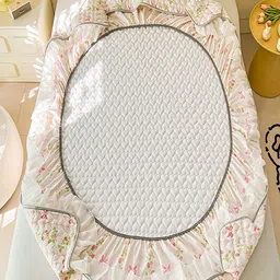 JC HOME White & Pink Quilted Floral Printed 150 TC Fitted King Bedsheet Set 1.8 m x 2m image 3