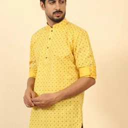 kraft india Men Floral Print Cotton Blend Straight Kurta image 3