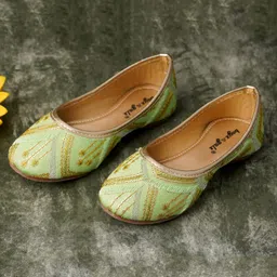 boyz n galz Threadwork Detailed & Sequins Embellished Mojaris - Green-picture-26