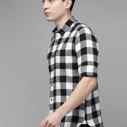 The Bear House Black Cotton Slim Fit Checks Shirt-image-32