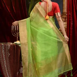 House Of Begum Green Banarasi Handloom Organza Saree With Blouse Piece image 3