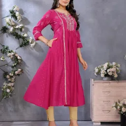 Rangita Pink Regular Fit Embroidered Kurta image 3
