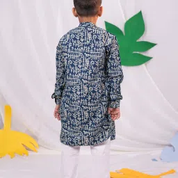 VASTRAMAY Boys Navy & White Cotton Printed Full Sleeves Kurta Sets image 3