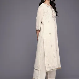 Varanga Floral Embroidered Zari Kurta With Palazzos & Dupatta image 5