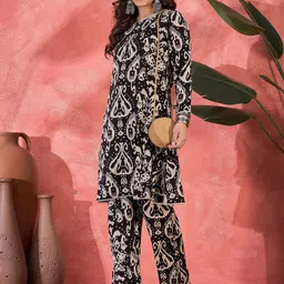 Sangria Printed Round Neck Tunic & Trousers Co-Ords image 5