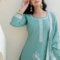 SANISA Women Woven Design Regular Thread Work Kurta with Trousers & With Dupatta image 2