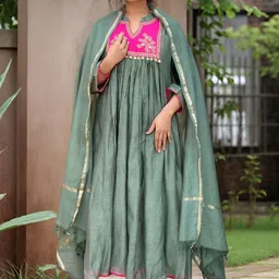 Anni Designer Women Ethnic Motifs Embroidered Kurta with Trousers & Dupatta-image-73