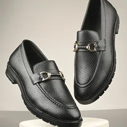 HERE&NOW Men Textured Round Toe Slip-On Loafers-picture-41