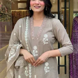 SheChoiceFAB Women Ethnic Motifs Embroidered Regular Thread Work Pure Cotton Kurta with Trousers & With image 5