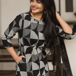 Hay Printed Mandarin Collar Neck Top With Trouser Co-Ords image 5