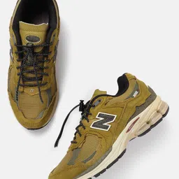 New Balance Men Woven Design 2002 Running Shoes-image-35