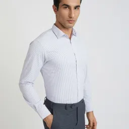Park Avenue Violet Slim Fit Checks Shirt image 4