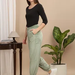 Sweet Dreams Green Regular Fit Solid Trackpants image 4