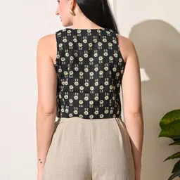 DECKEDUP Floral Print Cotton Top image 3