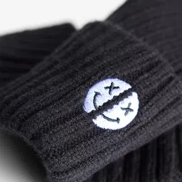 Bershka Men Embroidered beanie image 2
