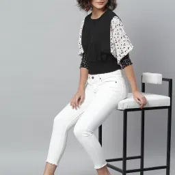 KASSUALLY Black & White Printed Crop Top image 4