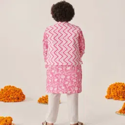 PSPeaches Kids Pink Boys Floral Printed Regular Kurta With Pyjamas image 2