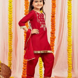 VASTRAMAY Girls Red Kurta Pyjama And Dupatta Set image 4