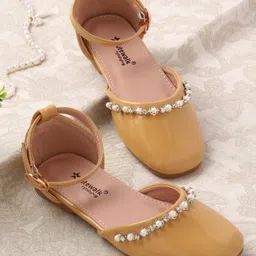 Cute Walk by Babyhug Bellies with Buckle Closure Floral Applique - Yellow-picture-31