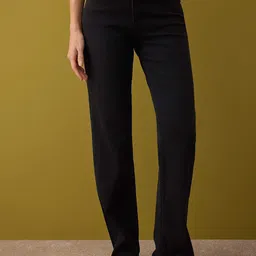 Trendyol Women Regular Fit Mid-Rise Low Distress Cotton Jean-picture-18