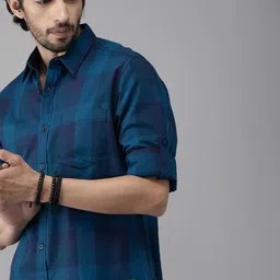 roadster Men Regular Fit Checkered Casual Shirt image 2