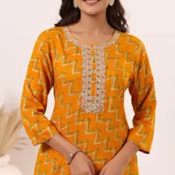 Autumnlane Orange Varisha Canary Printed Relaxed Fit Kurti image 5