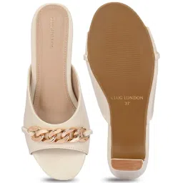 Clog London Women's Beige Casual Sandals image 4